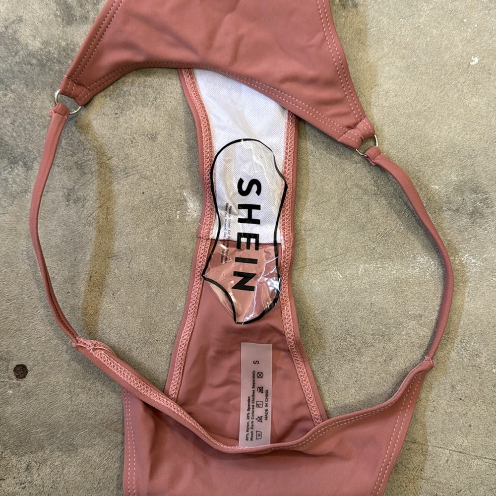 Bikini - Picture 10 of 10